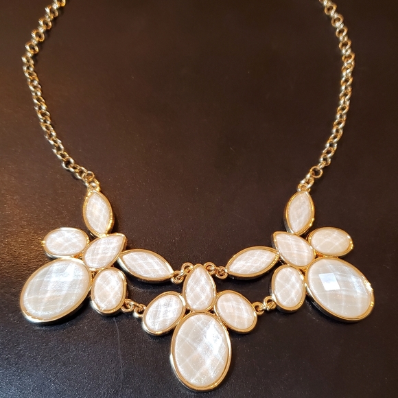 Anne Klein gold tone necklace with pearlized gems - Picture 1 of 6